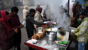 Delhi's Air Quality Remains 'Very Poor'; IMD Predicts Thunderstorm on Friday